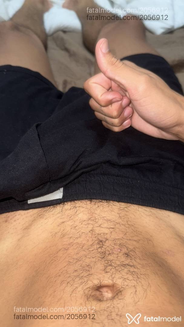 Acompanhante homem com cabelo castanho de olhos mel - Pivetinhoativo