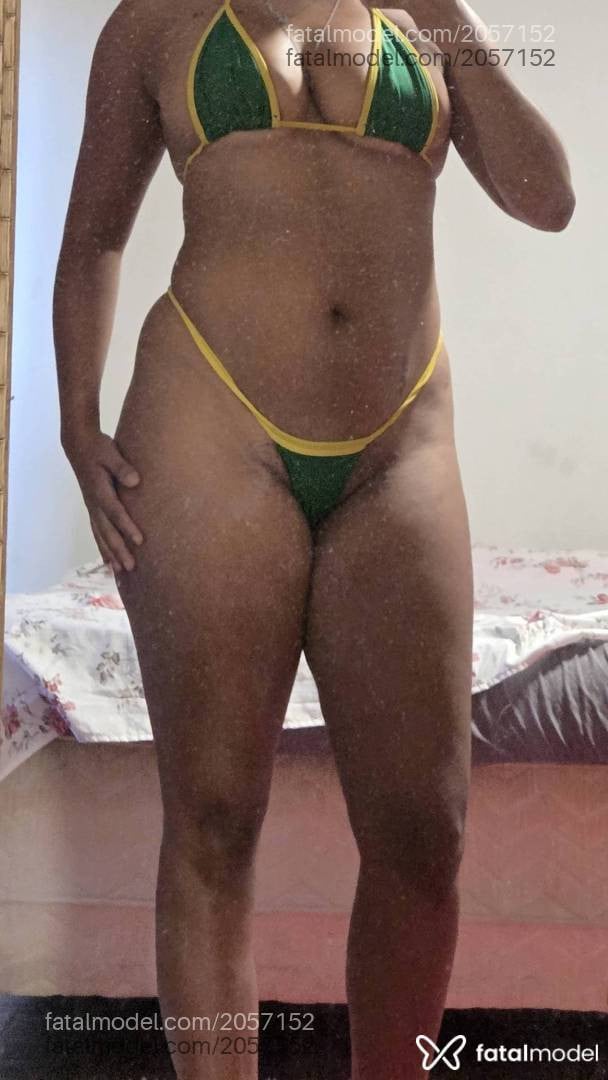 Acompanhante mulher loira (o) de olhos castanhos - Alice