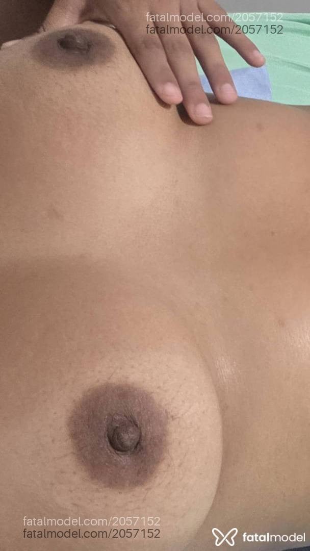 Acompanhante mulher loira (o) de olhos castanhos - Alice