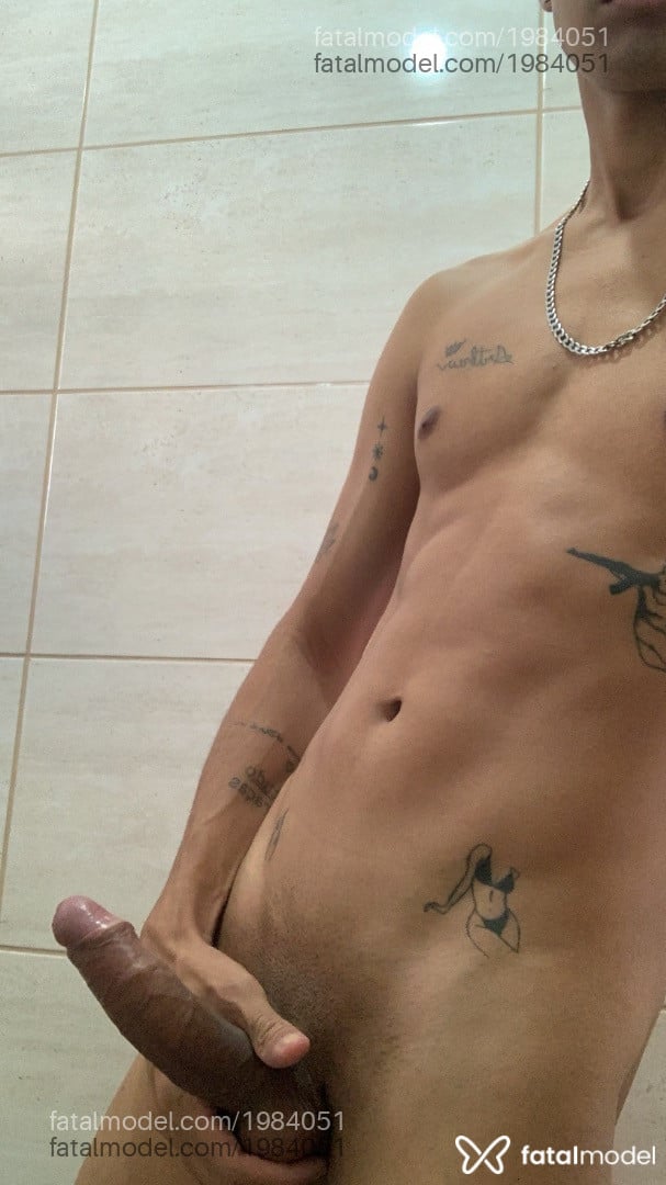 Acompanhante homem morena (o) de olhos castanhos em São Paulo - GarotoSP