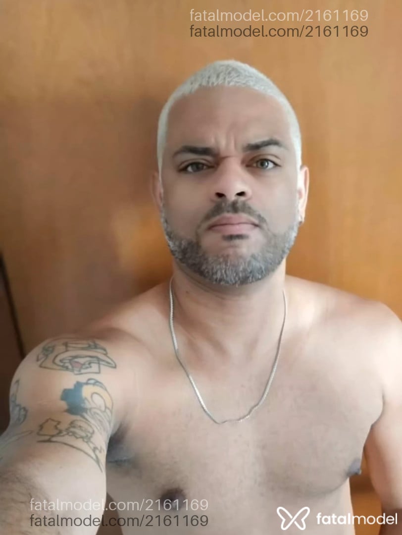 Acompanhante homem com cabelo castanho de olhos verdes em São Paulo Acompanhante homem com cabelo castanho de olhos verdes em São Paulo - Max Rocha
