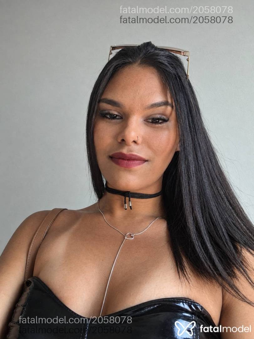 Acompanhante mulher trans morena (o) de olhos castanhos - Victoria