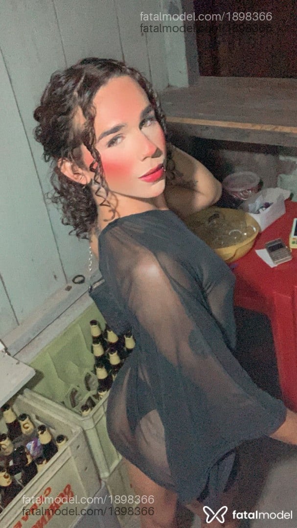 Acompanhante mulher trans morena (o) de olhos verdes - Aghata Acompanhante mulher trans morena (o) de olhos verdes - Aghata