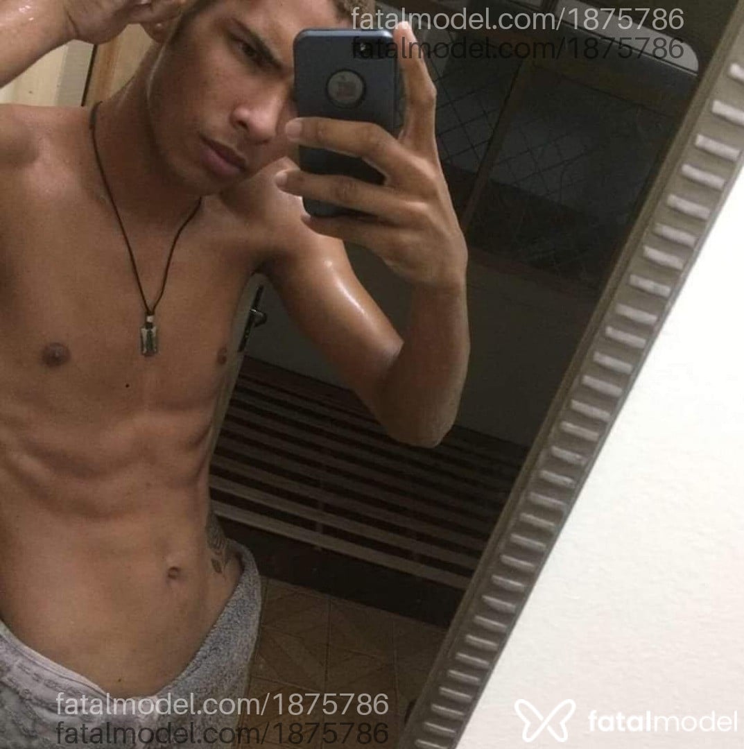 Acompanhante homem com cabelo castanho de olhos castanhos em Acreúna Acompanhante homem com cabelo castanho de olhos castanhos em Acreúna - Pretinho