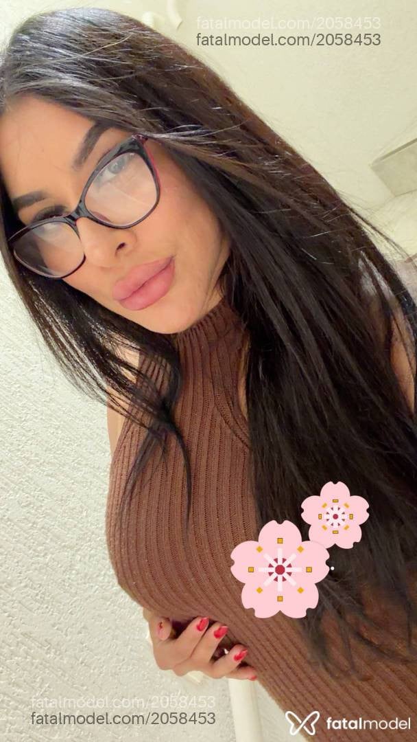Acompanhante mulher loira (o) de olhos castanhos - Camila Queiroz