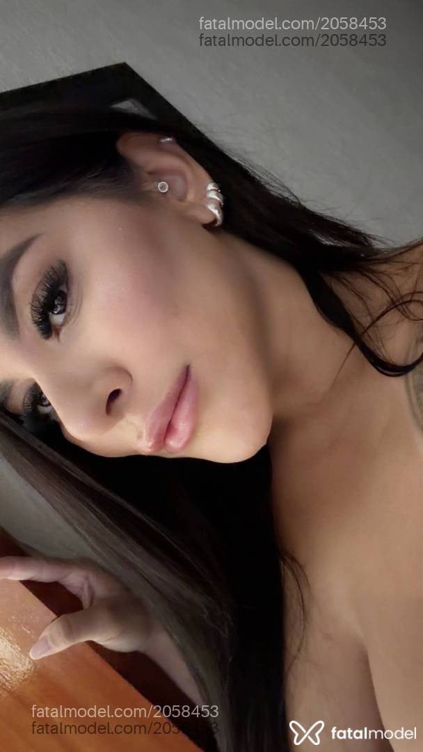 Acompanhante mulher loira (o) de olhos castanhos - Camila Queiroz