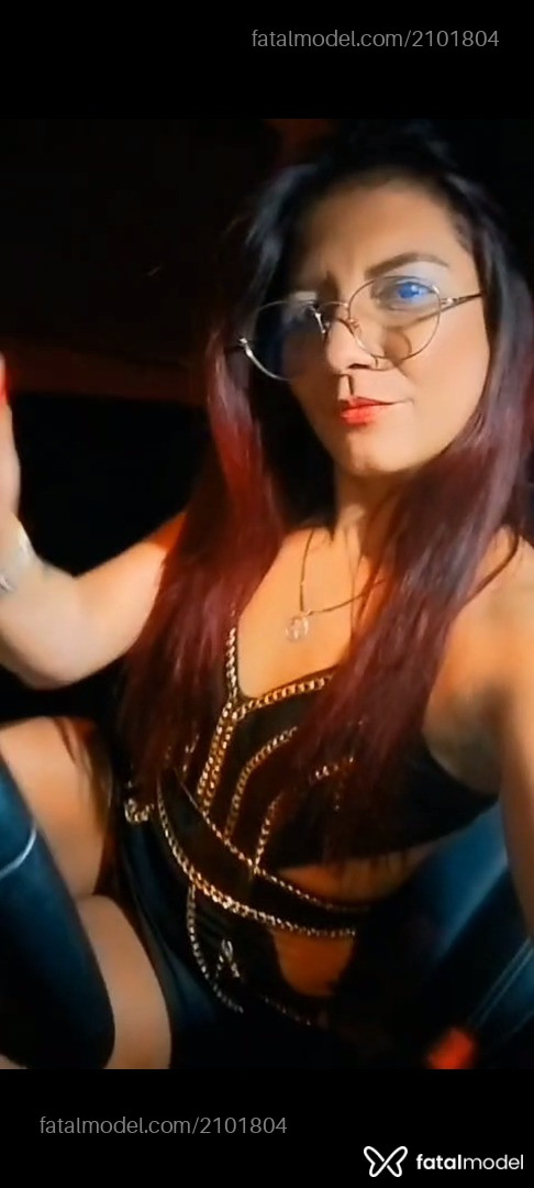 Acompanhante mulher com cabelo colorido de olhos castanhos em Goiânia - Ellen Vitty