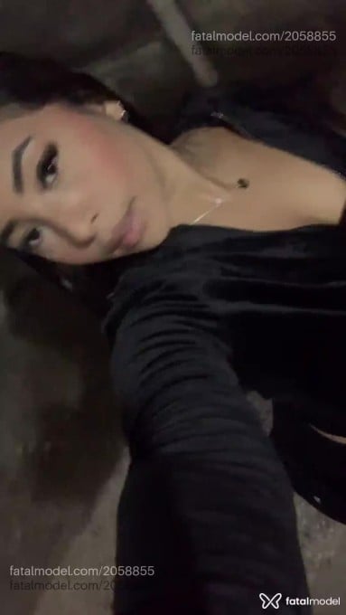 Acompanhante mulher com cabelo castanho de olhos castanhos - Lívia Acompanhante mulher com cabelo castanho de olhos castanhos - Lívia