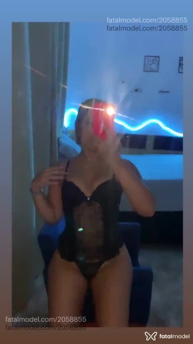 Acompanhante mulher com cabelo castanho de olhos castanhos - Lívia Acompanhante mulher com cabelo castanho de olhos castanhos - Lívia