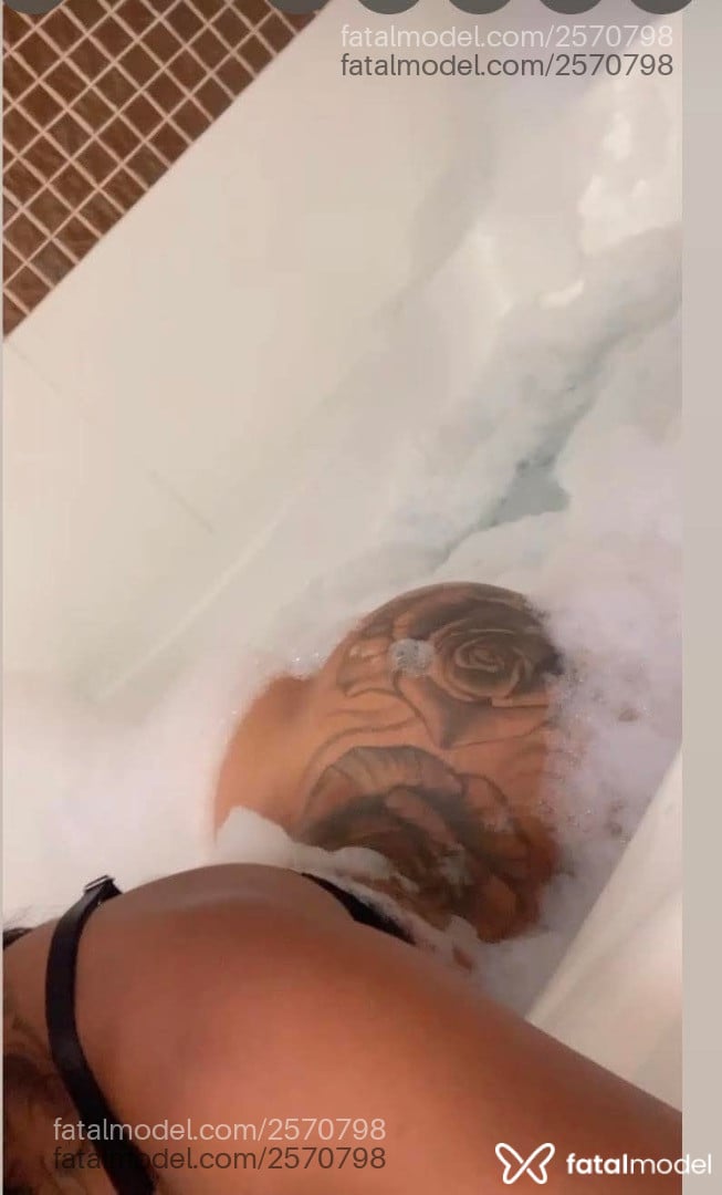 Acompanhante mulher morena (o) de olhos pretos em Belo Horizonte Acompanhante mulher morena (o) de olhos pretos em Belo Horizonte - Privpequenina