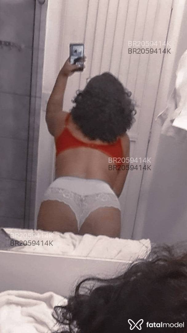 Acompanhante mulher morena (o) de olhos castanhos em Brasília - Mel Blum