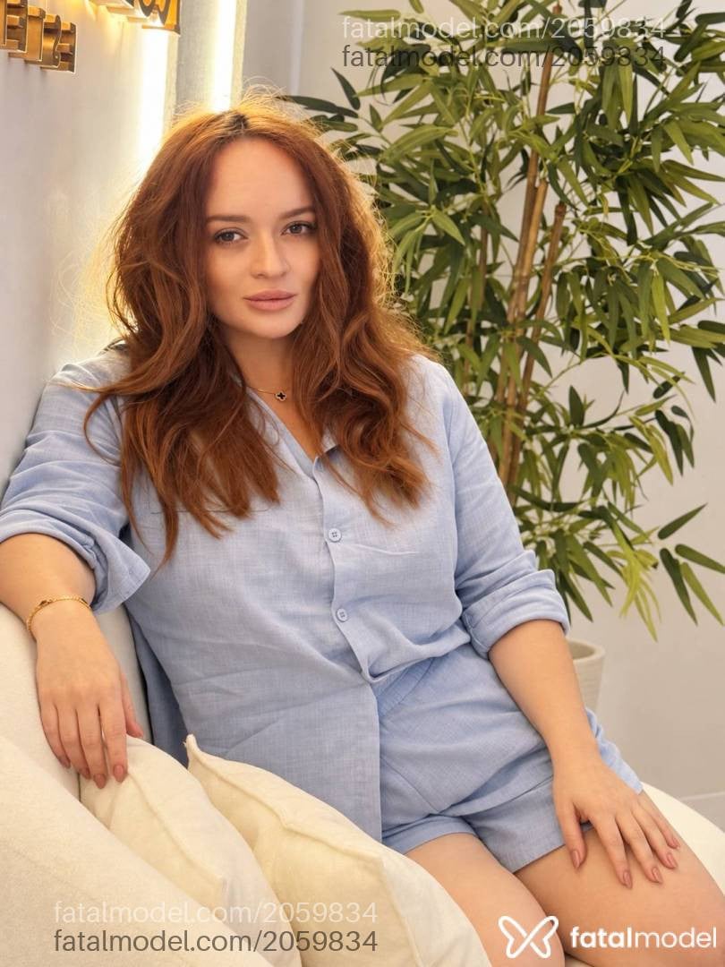 Acompanhante mulher ruiva (o) de olhos castanhos - Janaína