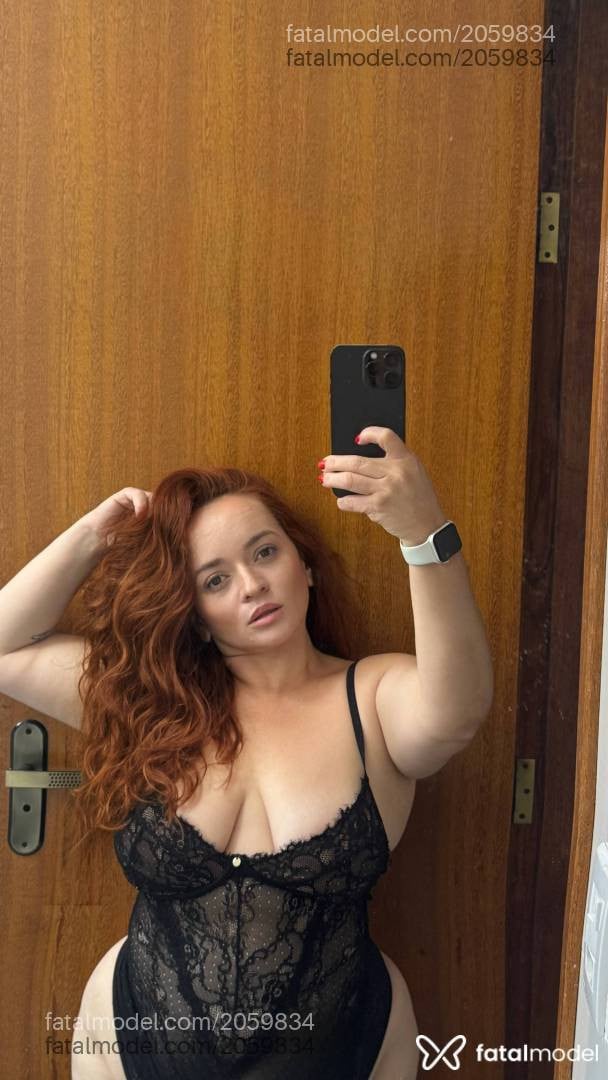 Acompanhante mulher ruiva (o) de olhos castanhos - Janaína