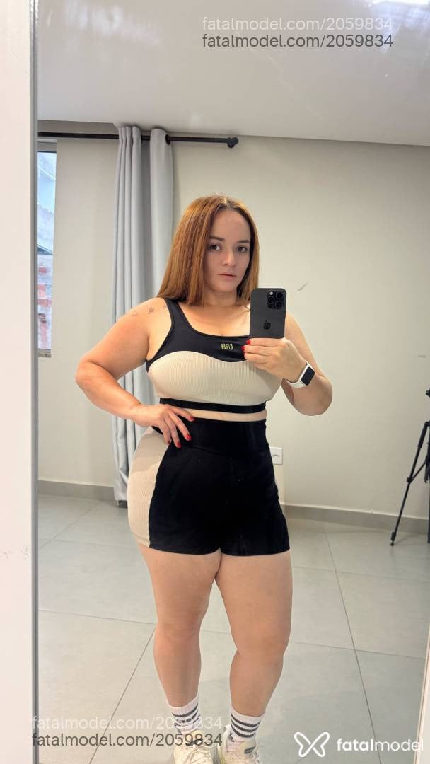 Acompanhante mulher ruiva (o) de olhos castanhos - Janaína