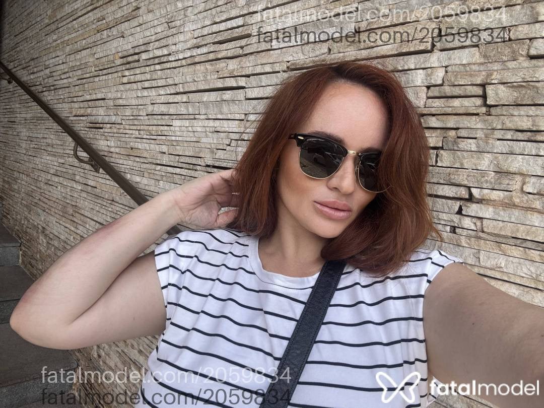Acompanhante mulher ruiva (o) de olhos castanhos - Janaína
