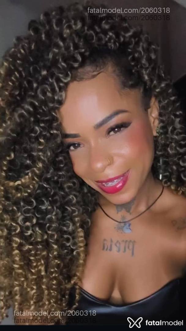 Acompanhante mulher com cabelo castanho de olhos castanhos em Pouso Alegre - Preta