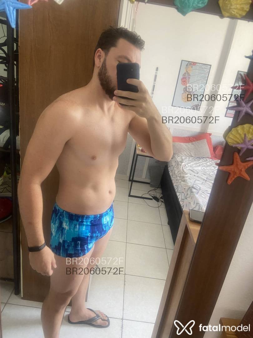 Acompanhante homem com cabelo castanho de olhos azuis em Rio de Janeiro Acompanhante homem com cabelo castanho de olhos azuis em Rio de Janeiro - Matheus