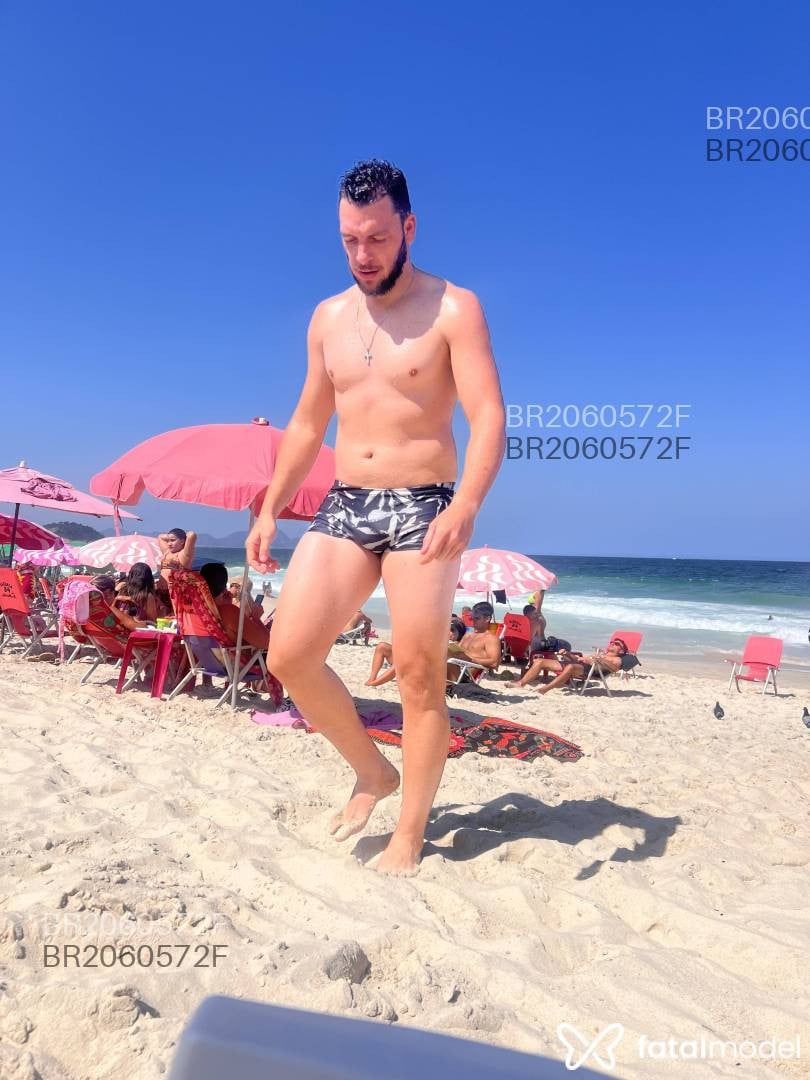 Acompanhante homem com cabelo castanho de olhos azuis em Rio de Janeiro Acompanhante homem com cabelo castanho de olhos azuis em Rio de Janeiro - Matheus