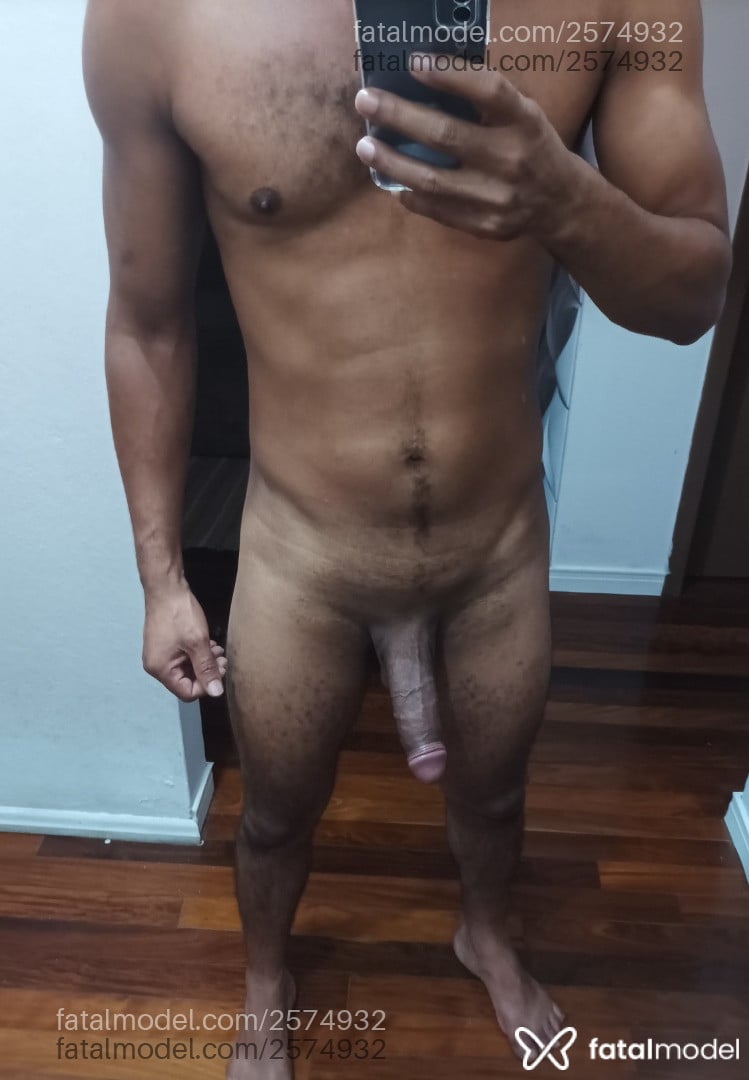 Acompanhante homem morena (o) de olhos castanhos em Joinville - Negro Tom