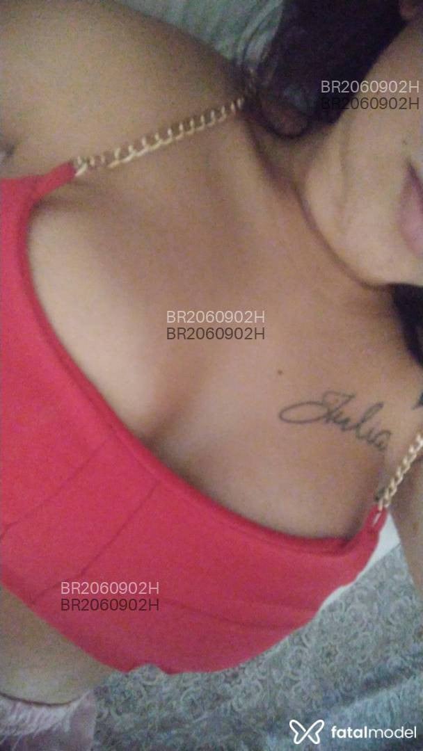 Acompanhante mulher morena (o) de olhos mel - ágata Acompanhante mulher morena (o) de olhos mel - ágata