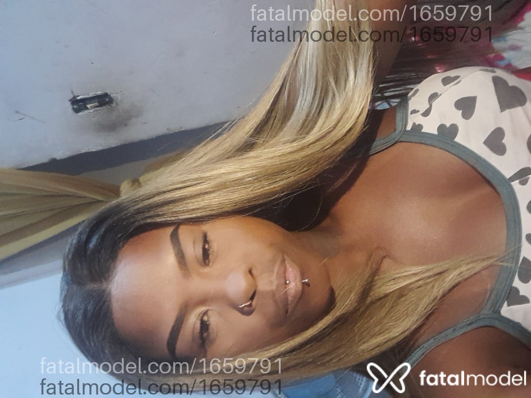 Acompanhante mulher com cabelo colorido de olhos pretos em Rio de Janeiro - Sophya Macximus