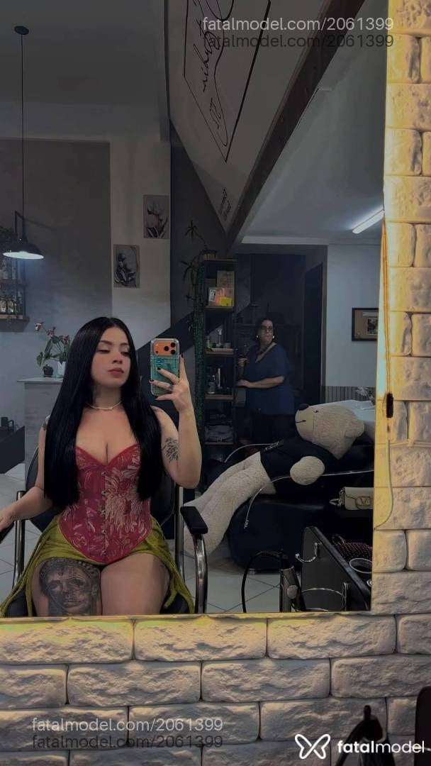 Acompanhante mulher morena (o) de olhos castanhos - Bia Souza