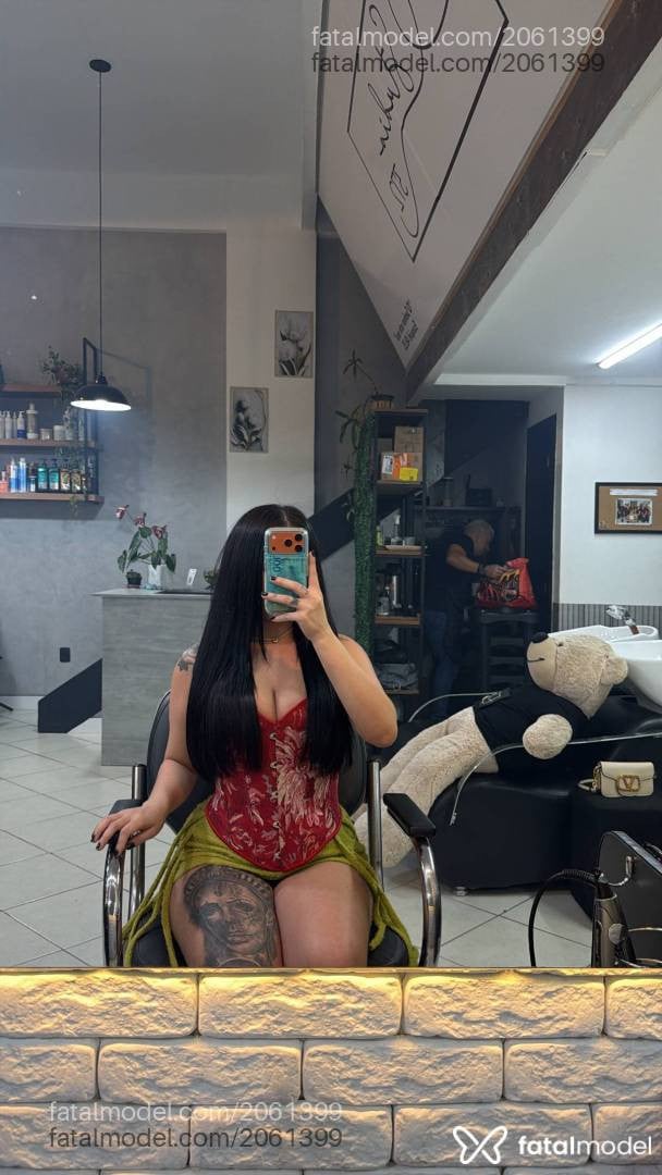 Acompanhante mulher morena (o) de olhos castanhos - Bia Souza