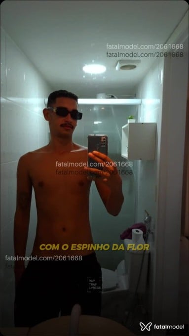 Acompanhante homem morena (o) de olhos pretos - Théo Salles Acompanhante homem morena (o) de olhos pretos - Théo Salles