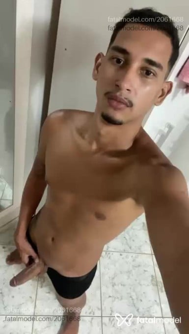 Acompanhante homem morena (o) de olhos pretos - Théo Salles Acompanhante homem morena (o) de olhos pretos - Théo Salles