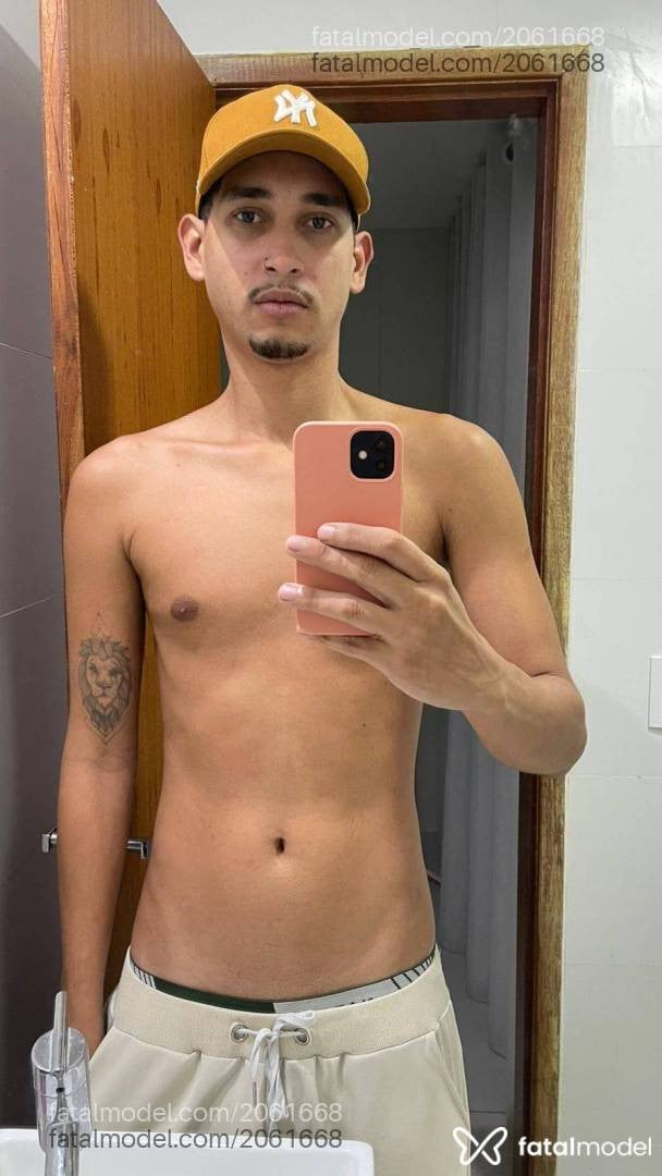 Acompanhante homem morena (o) de olhos pretos - Théo Salles