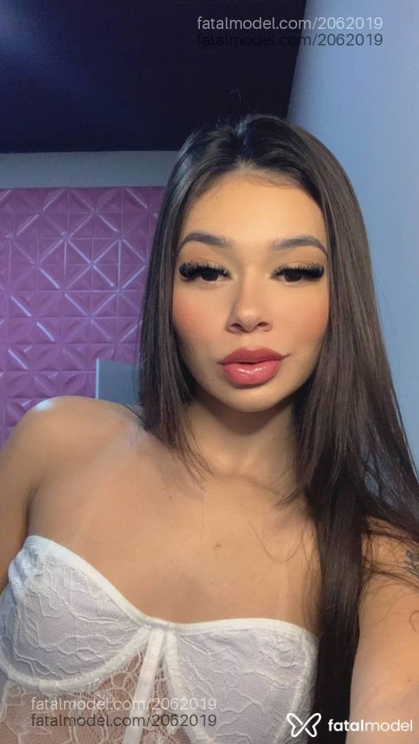Acompanhante mulher com cabelo castanho de olhos castanhos - Beatriz