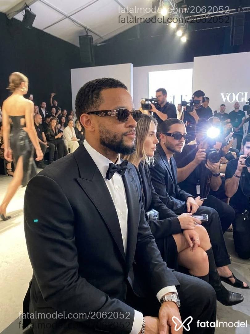 Acompanhante homem com cabelo castanho de olhos castanhos - Ckevoluttion