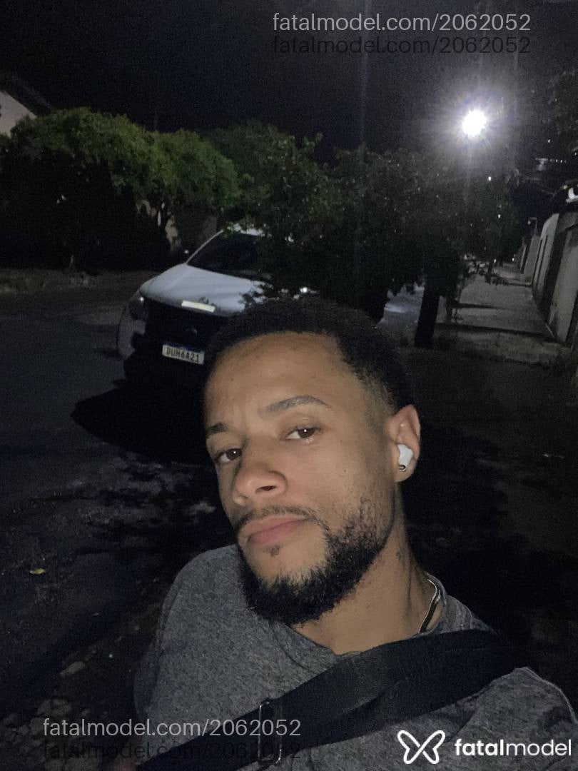 Acompanhante homem com cabelo castanho de olhos castanhos - Ckevoluttion