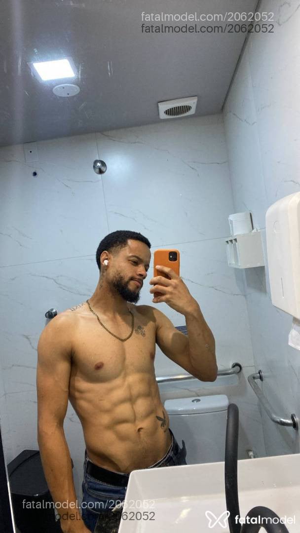 Acompanhante homem com cabelo castanho de olhos castanhos - Ckevoluttion