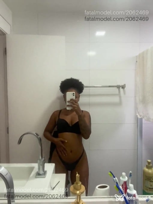 Acompanhante mulher com cabelo castanho de olhos castanhos em Virtual Acompanhante mulher com cabelo castanho de olhos castanhos em Virtual - Nalaa