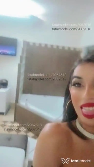 Acompanhante mulher trans com cabelo castanho de olhos castanhos em Jacutinga - Thalita Ioozy