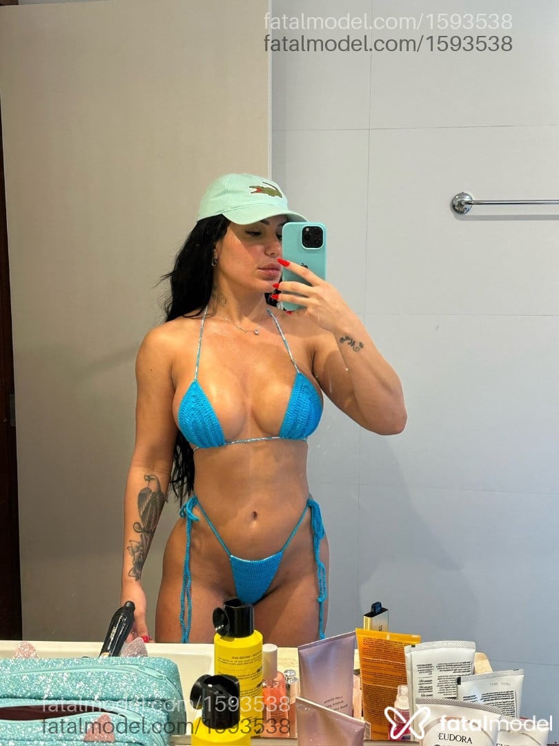 Acompanhante mulher morena (o) de olhos mel - Júlia Guimarães