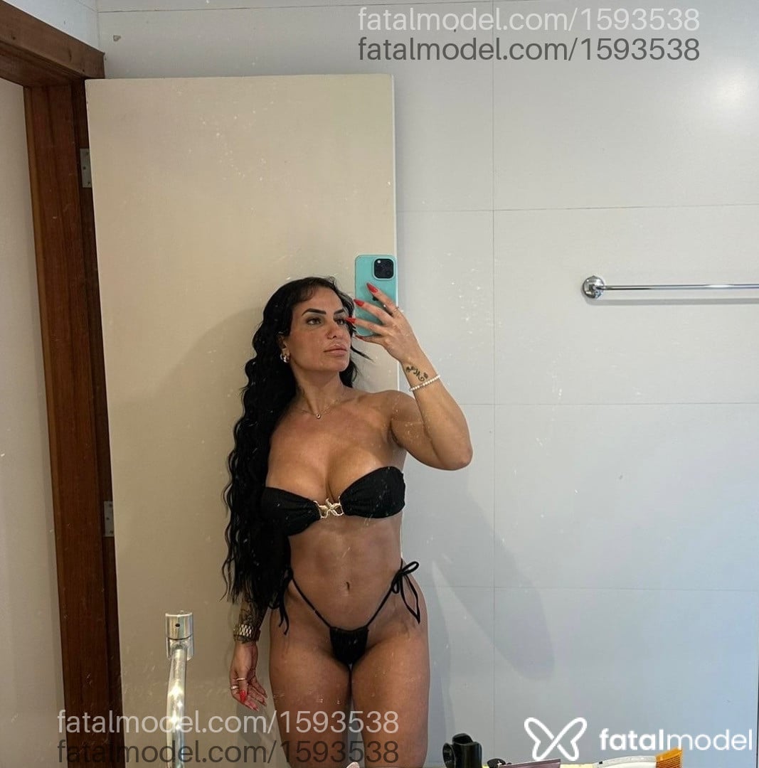Acompanhante mulher morena (o) de olhos mel - Júlia Guimarães