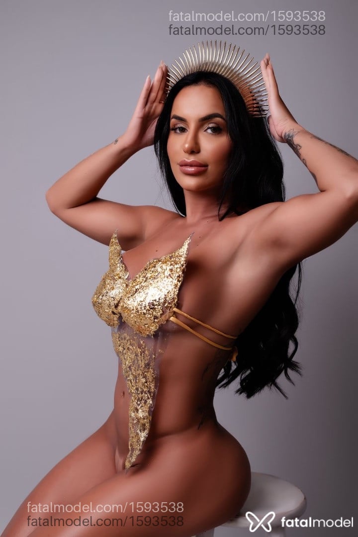Acompanhante mulher morena (o) de olhos mel - Júlia Guimarães
