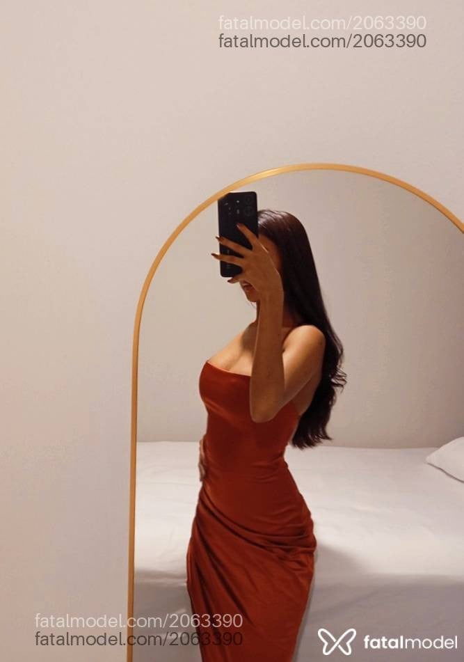 Acompanhante mulher morena (o) de olhos castanhos - Enay