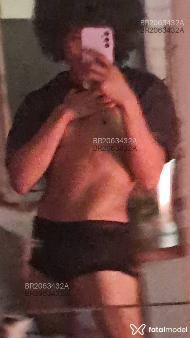 Acompanhante homem com cabelo colorido de olhos castanhos em Santo André - Nimsay