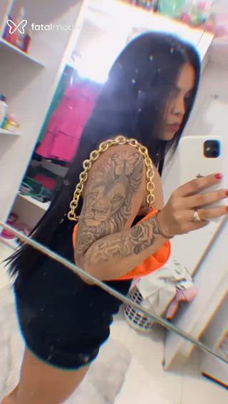 Acompanhante mulher morena (o) de olhos pretos - Taty Alves