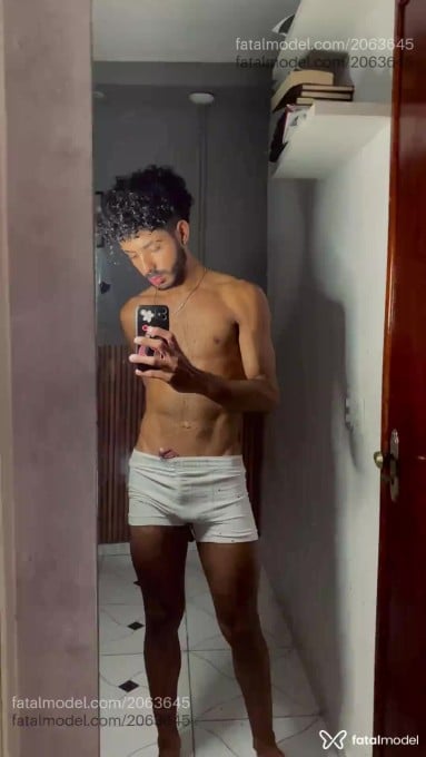Acompanhante homem morena (o) de olhos pretos em Virtual - Estevan