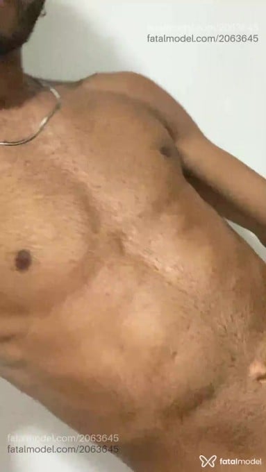 Acompanhante homem morena (o) de olhos pretos em Virtual - Estevan