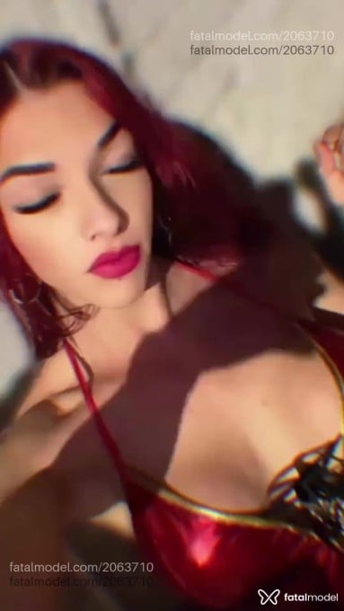 Acompanhante mulher trans ruiva (o) de olhos castanhos - Thiffany