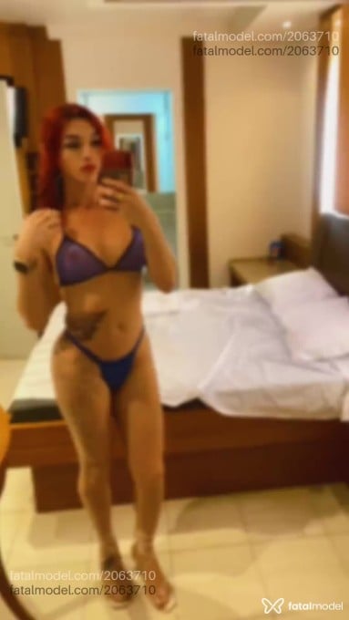 Acompanhante mulher trans ruiva (o) de olhos castanhos - Thiffany