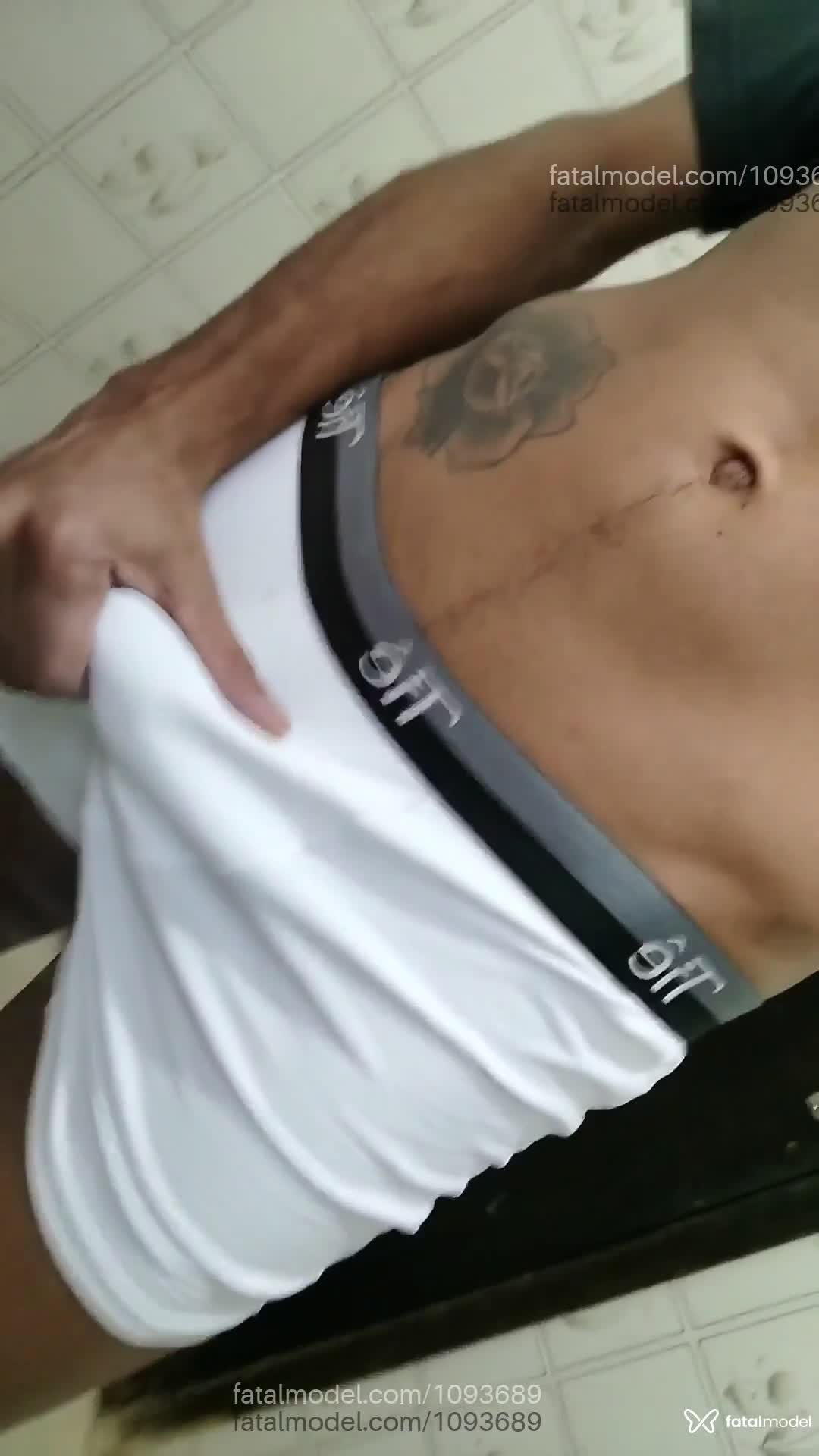 Acompanhante homem morena (o) de olhos castanhos em Marília Acompanhante homem morena (o) de olhos castanhos em Marília - Posturado