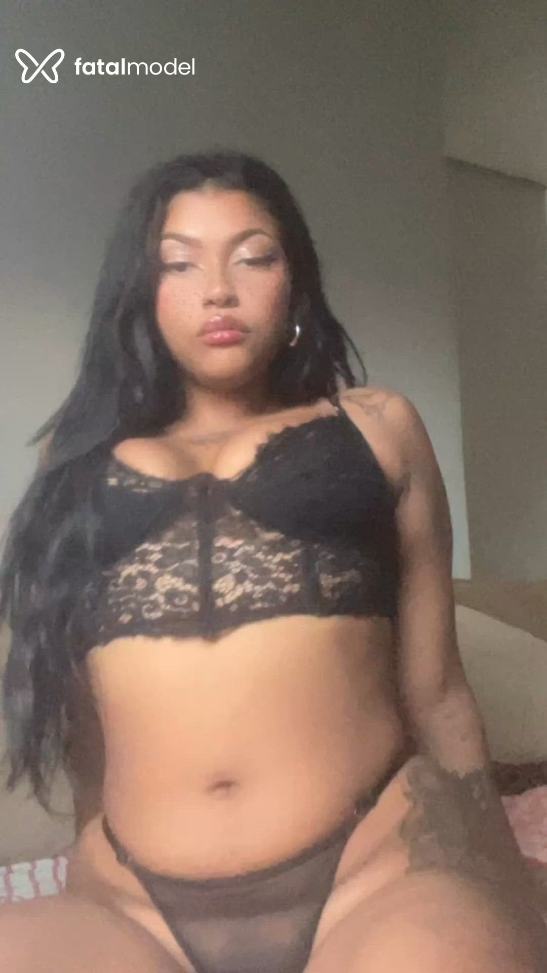 Acompanhante mulher morena (o) de olhos castanhos - Pietramodova