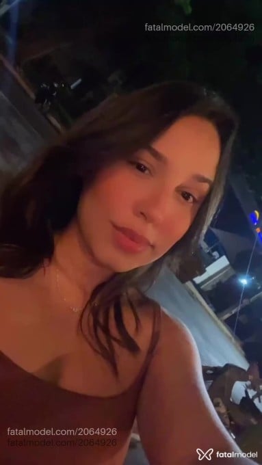 Acompanhante mulher com cabelo castanho de olhos castanhos - Luana Dantas