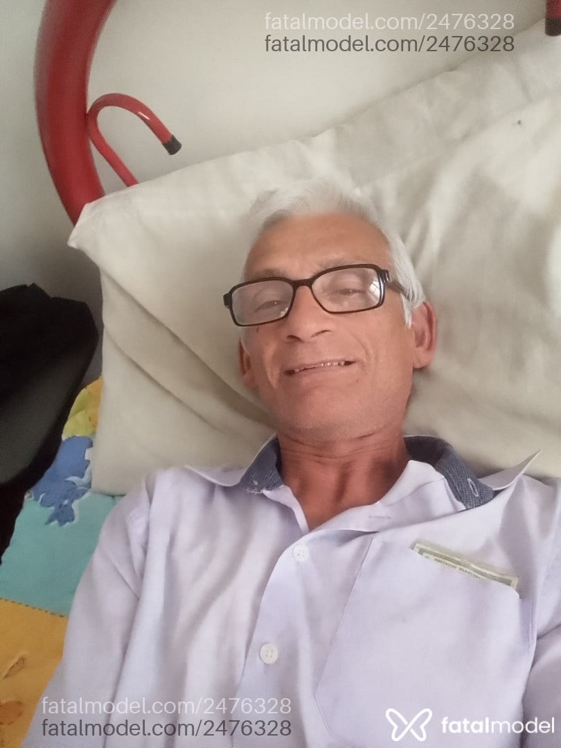 Acompanhante homem com cabelo grisalho de olhos castanhos em São Paulo Acompanhante homem com cabelo grisalho de olhos castanhos em São Paulo - Hosmany